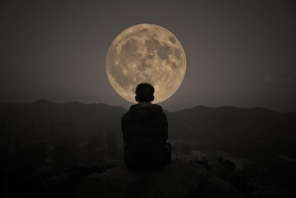 Các chu kỳ mặt trăng có thể ảnh hưởng đến giấc ngủ khác nhau ở nam giới và phụ nữ.