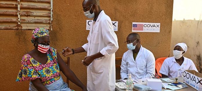 Các trường hợp COVID-19 tăng vọt ở Châu Phi, các trường hợp được tiêm chủng đầy đủ ít hơn 0,8%.