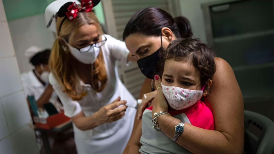 Cuba bắt đầu tiêm phòng trẻ em dưới 2 tuổi chống lại COVID-19 vì sự gia tăng mạnh các ca lây nhiễm và tử vong ở trẻ em, theo The Miami Herald đưa tin.